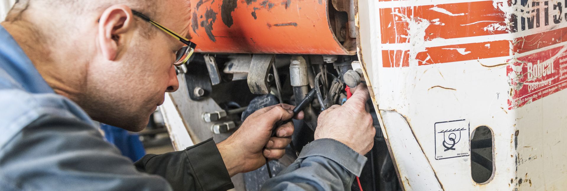 Reparatur eines Motors durch Jan Semmelmann